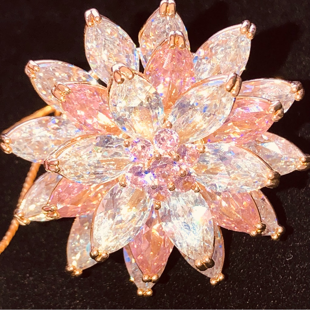 Rhinestone Ring - Eye Candy Blush Pink White Flower Adjustable Gold Tone Nwt 42$